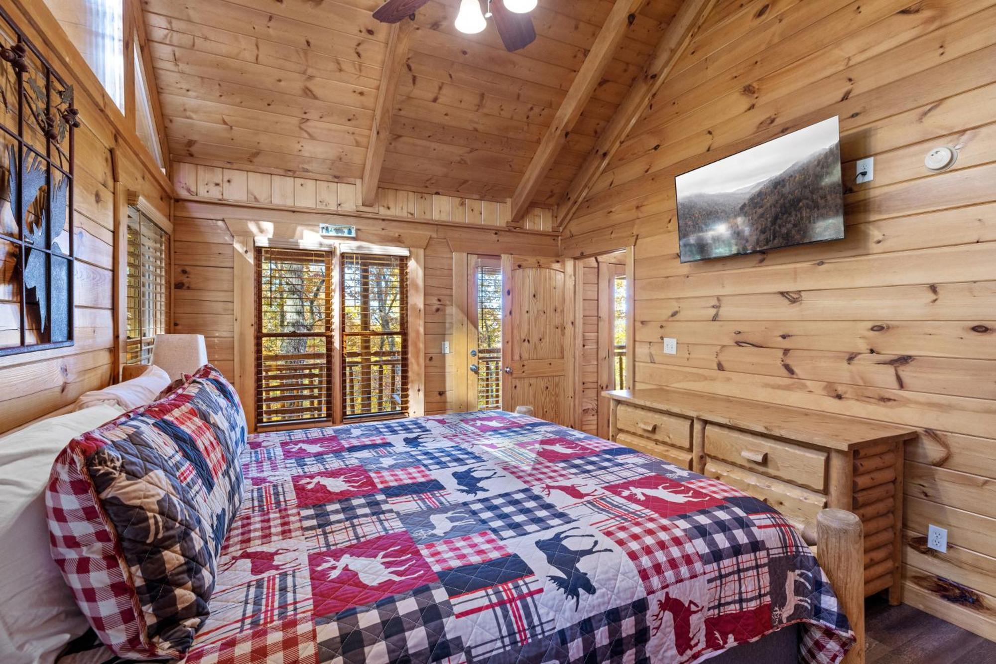 Moonlight Obsession A Dog Friendly 2 Bd 2 Bath Log Located 5 Miles From Downtown Holiday home Gatlinburg
