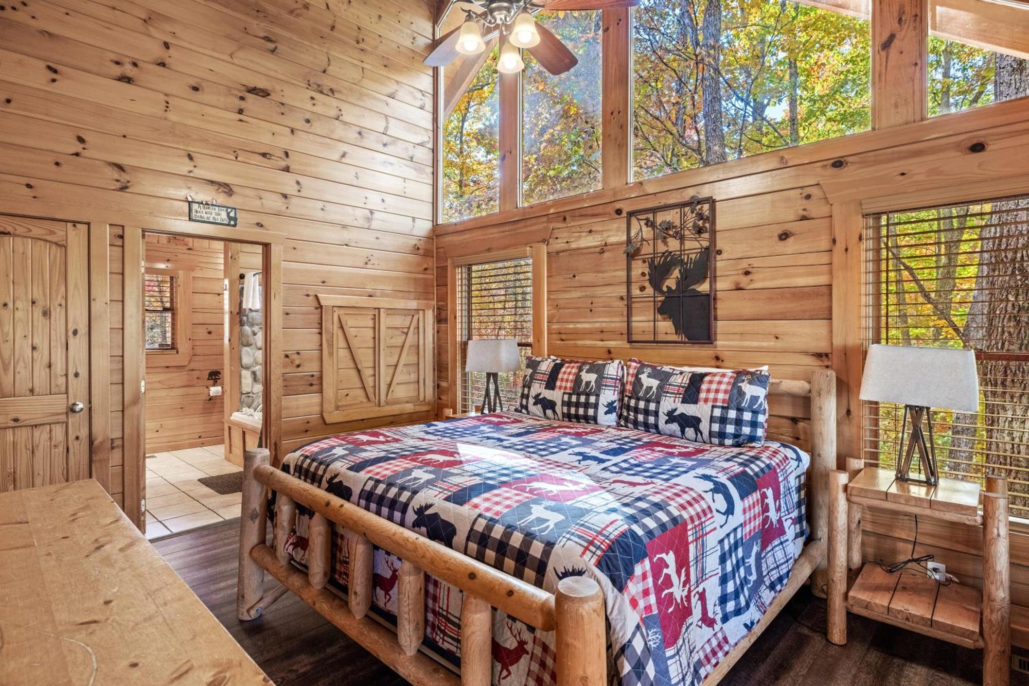 Moonlight Obsession A Dog Friendly 2 Bd 2 Bath Log Located 5 Miles From Downtown Holiday home