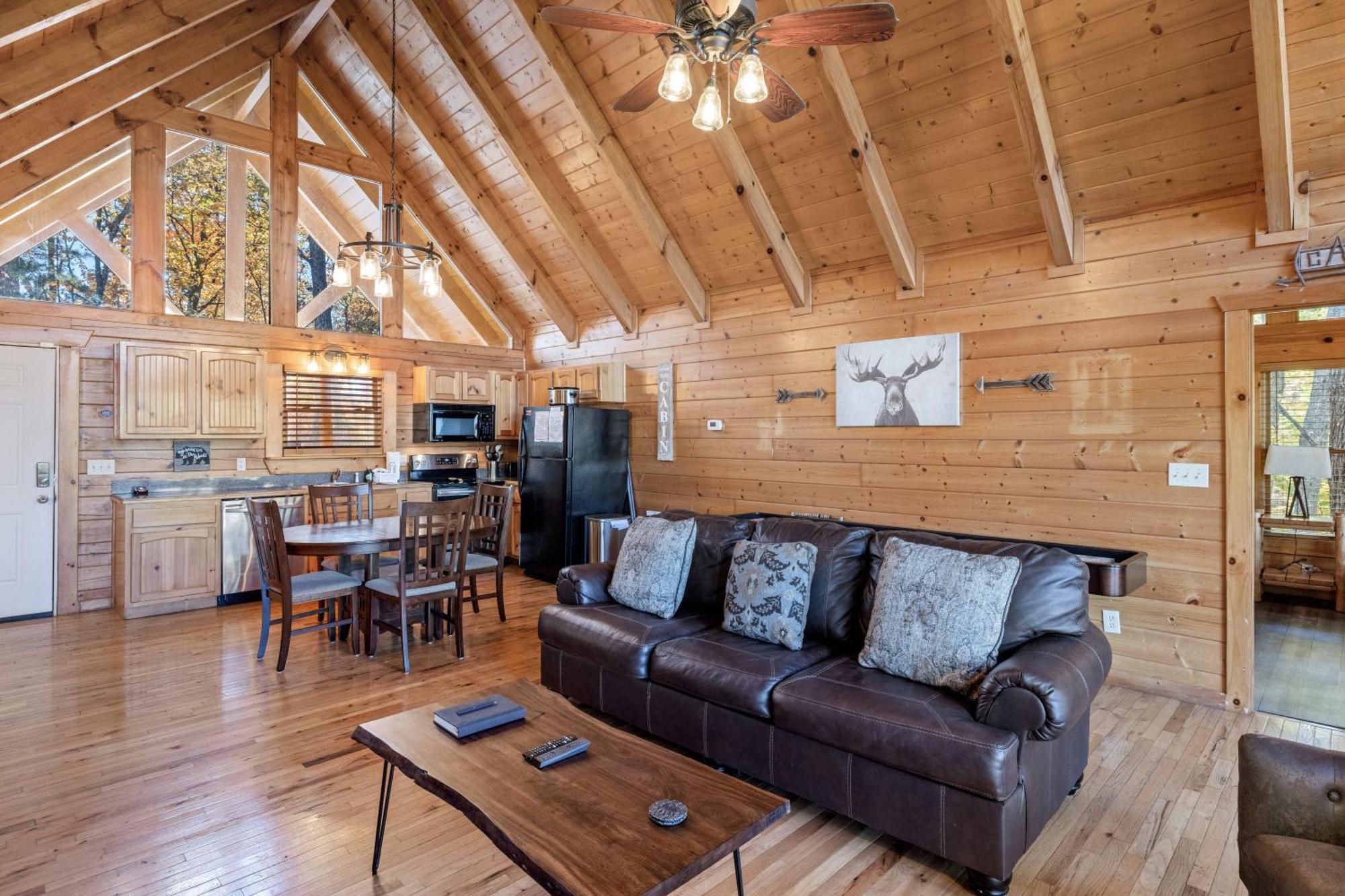 Moonlight Obsession A Dog Friendly 2 Bd 2 Bath Log Located 5 Miles From Downtown * Gatlinburg