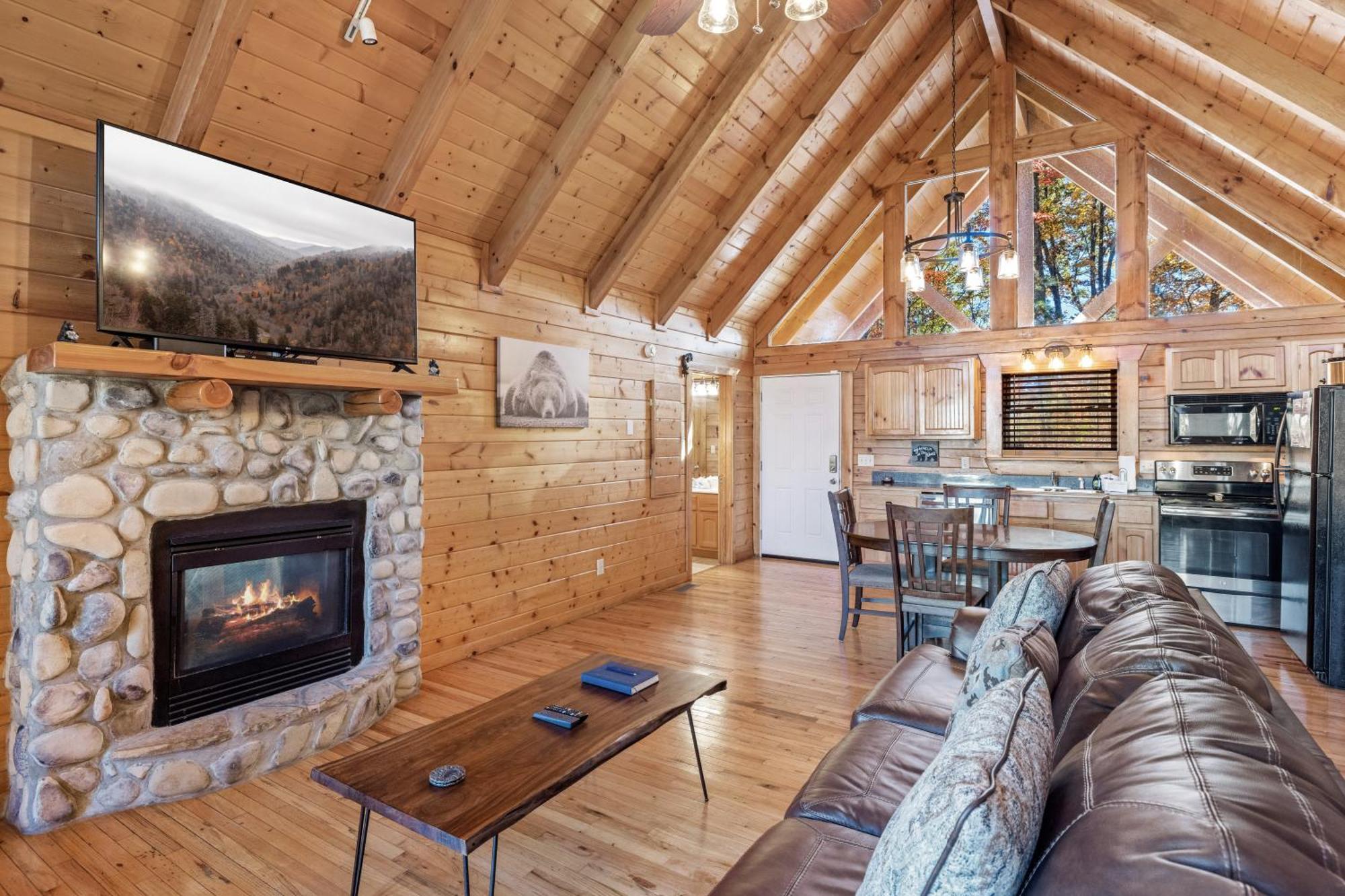 Moonlight Obsession A Dog Friendly 2 Bd 2 Bath Log Located 5 Miles From Downtown Holiday home