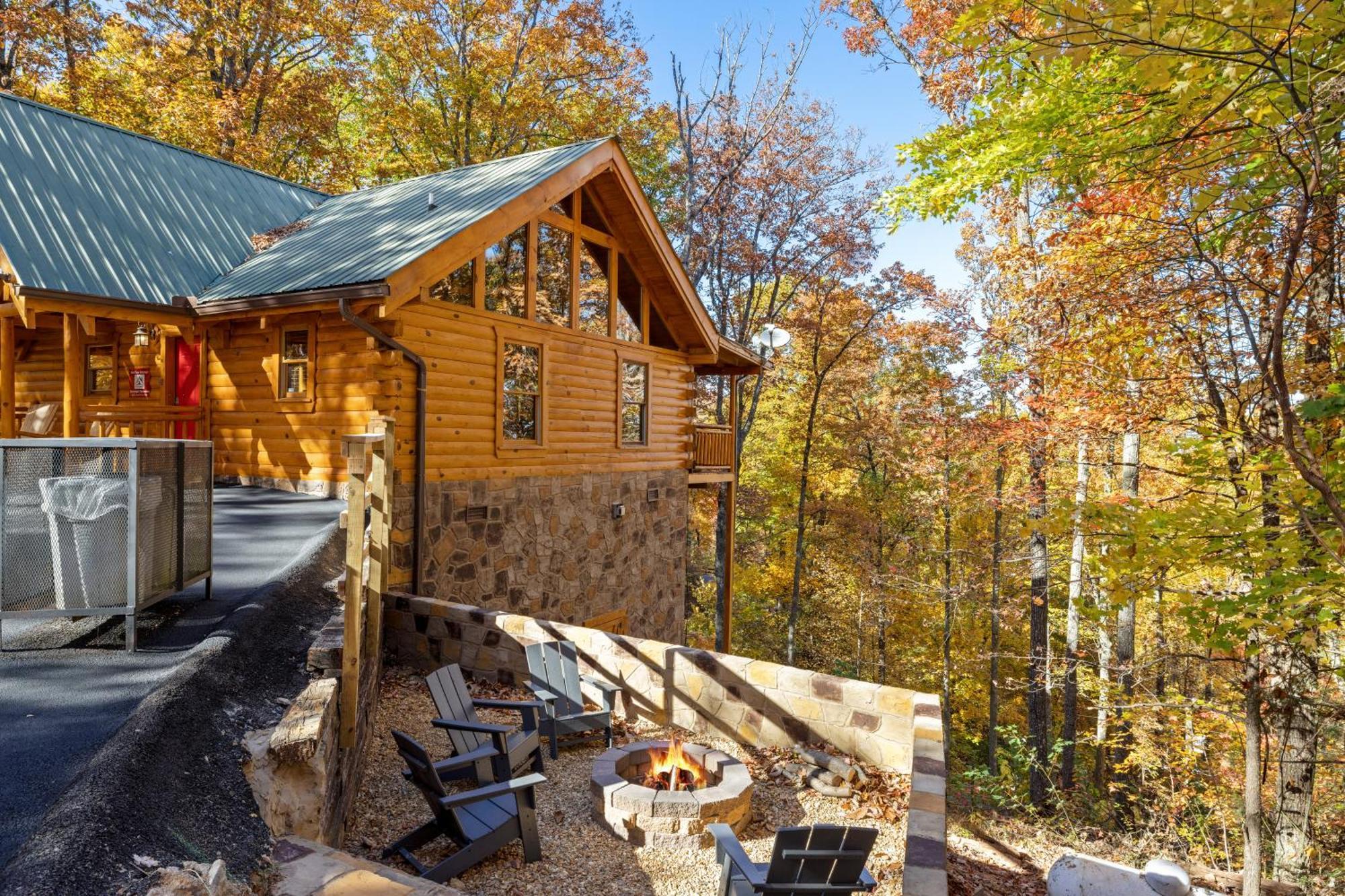 Holiday home Moonlight Obsession A Dog Friendly 2 Bd 2 Bath Log Located 5 Miles From Downtown Gatlinburg
