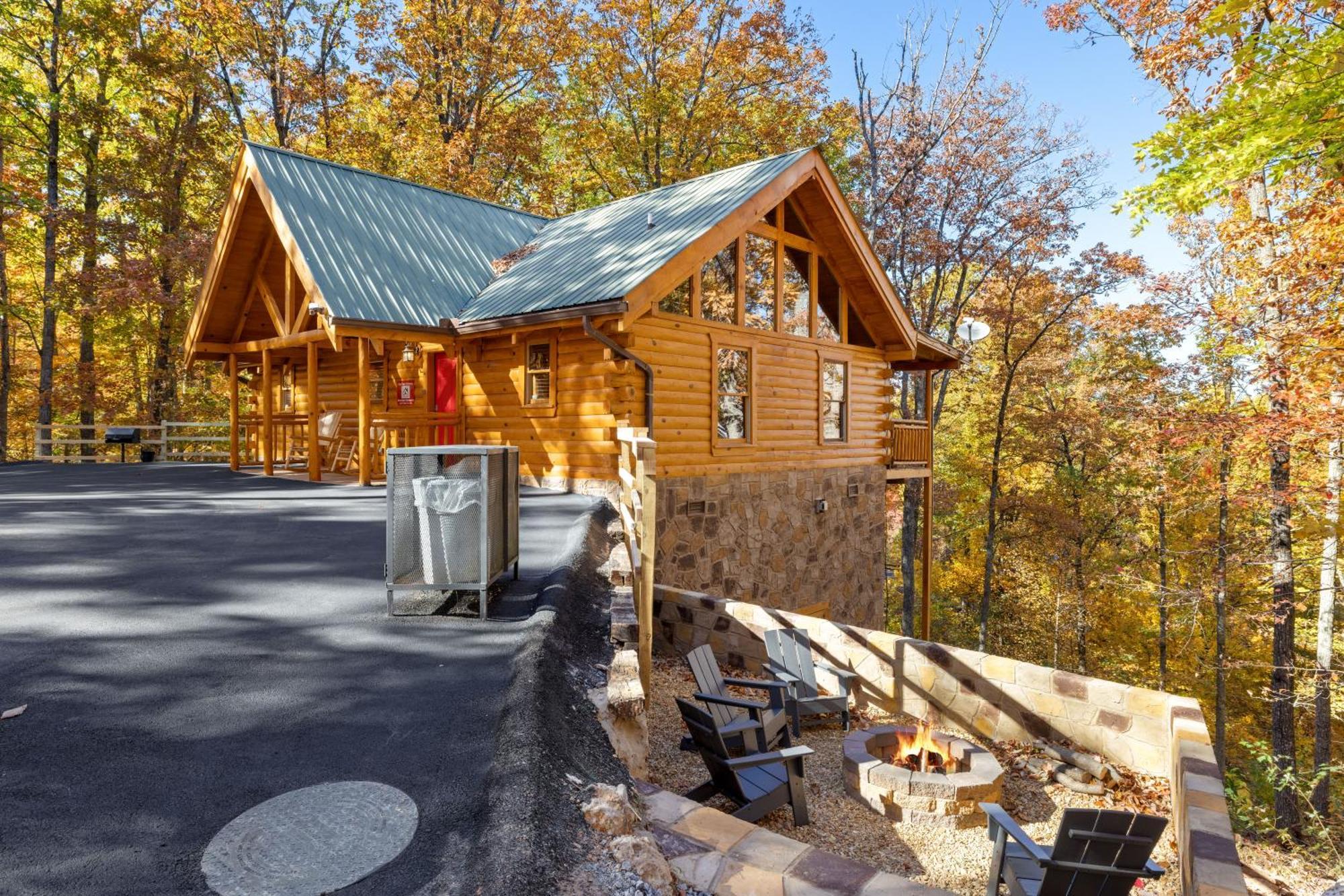 Moonlight Obsession A Dog Friendly 2 Bd 2 Bath Log Located 5 Miles From Downtown * Gatlinburg