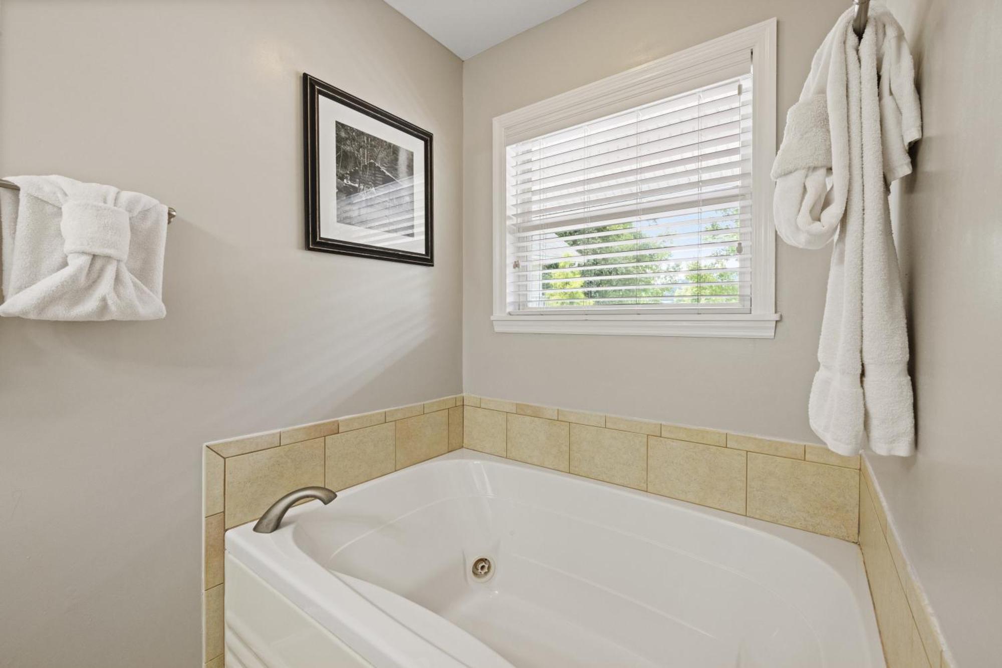 Downtown Dolly Is A 2 Bed 2bath Creekside Only A Half Mile From Downtown Gatlinburg