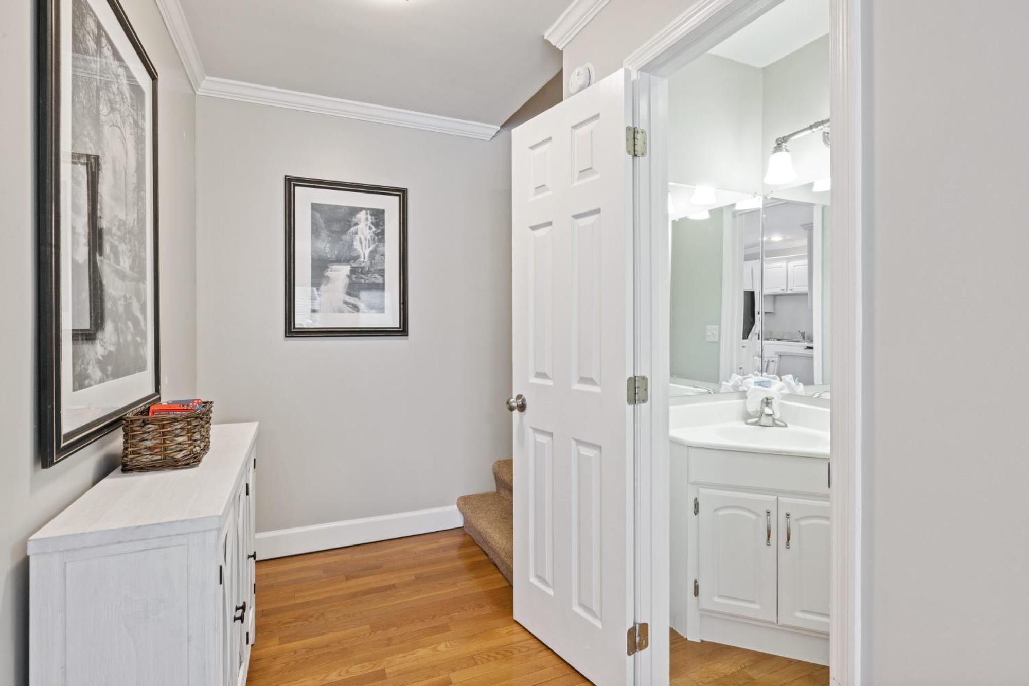 Holiday home Downtown Dolly Is A 2 Bed 2bath Creekside Only A Half Mile From Downtown *