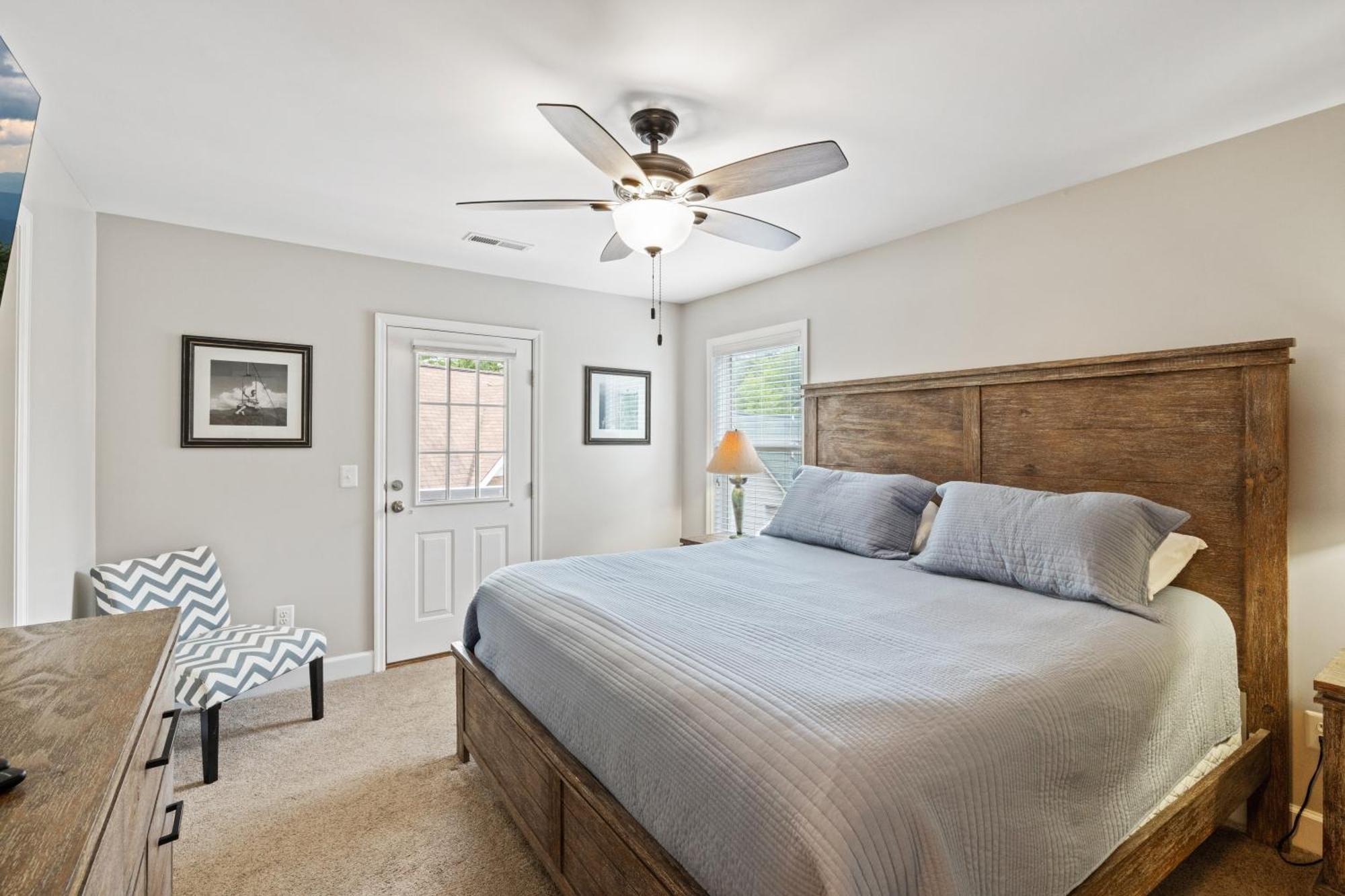 Holiday home Downtown Dolly Is A 2 Bed 2bath Creekside Only A Half Mile From Downtown