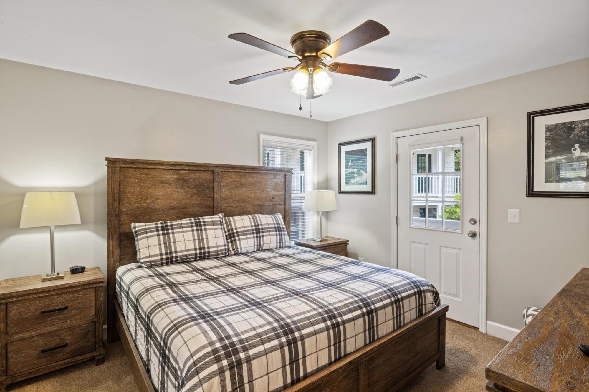 Downtown Dolly Is A 2 Bed 2bath Creekside Only A Half Mile From Downtown Gatlinburg