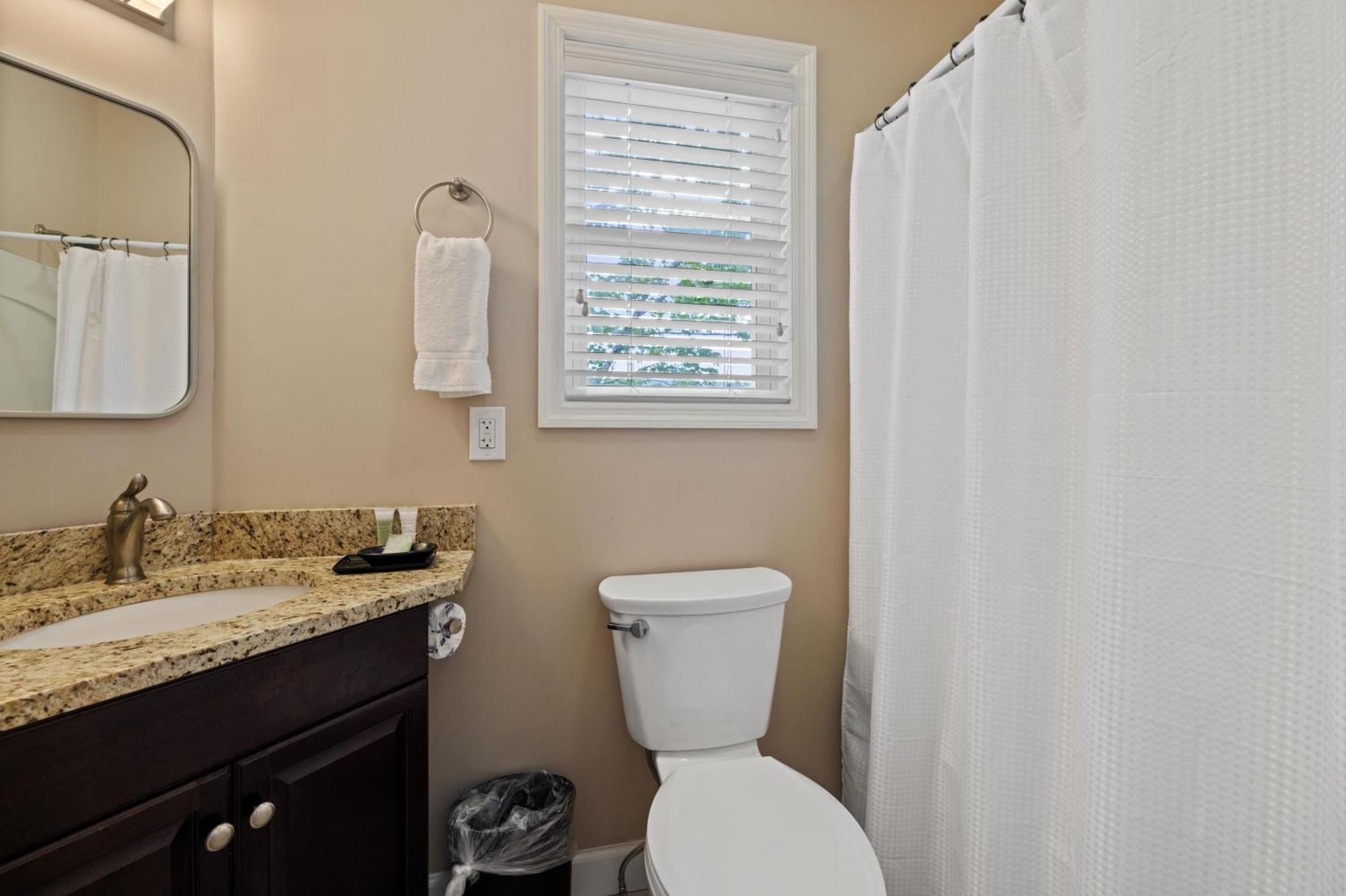 Holiday home Little Bear Is Located Only A Half-mile Away From Downtown Gatlinburg! Gatlinburg