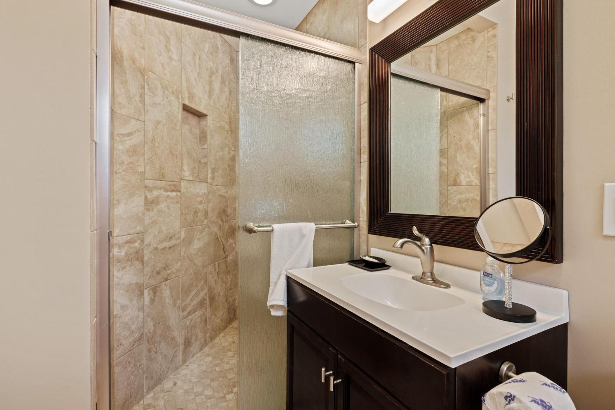Little Bear Is Located Only A Half-mile Away From Downtown Gatlinburg! Holiday home