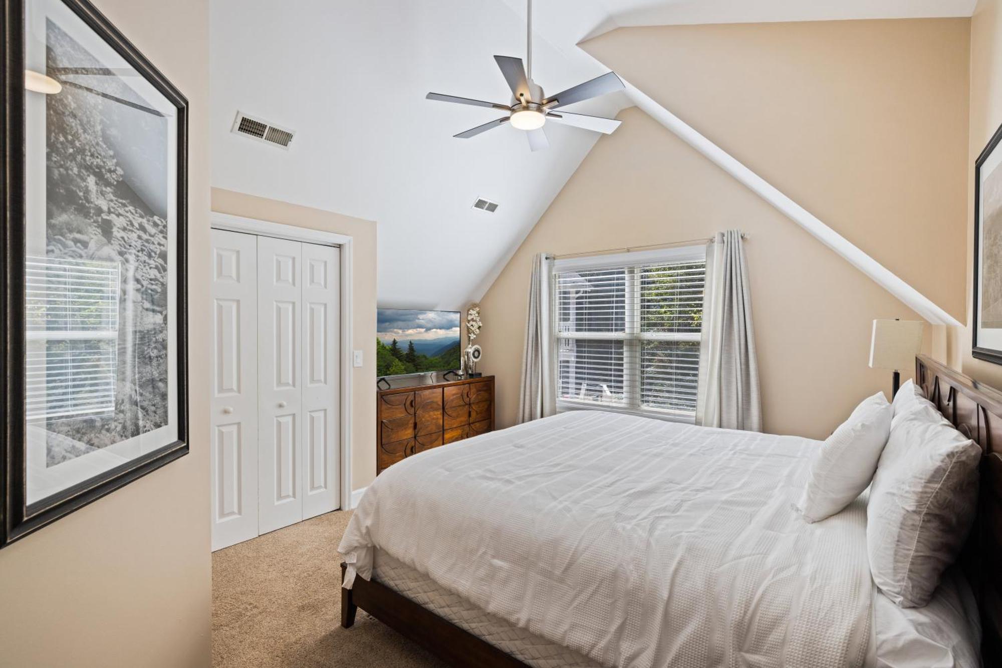 Little Bear Is Located Only A Half-mile Away From Downtown Gatlinburg! * Gatlinburg