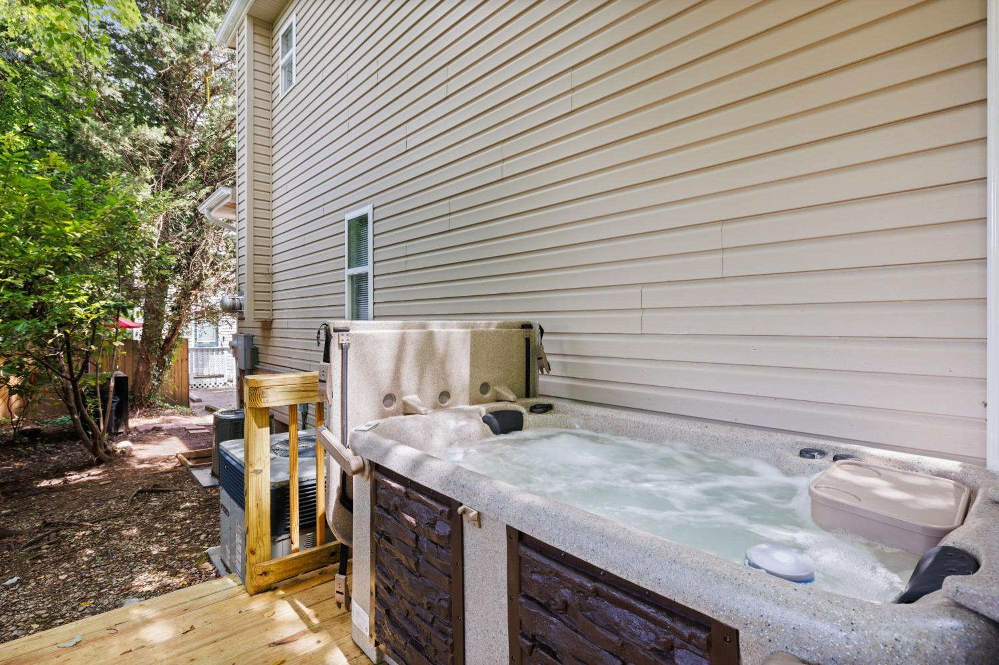Little Bear Is Located Only A Half-mile Away From Downtown Gatlinburg! * Gatlinburg
