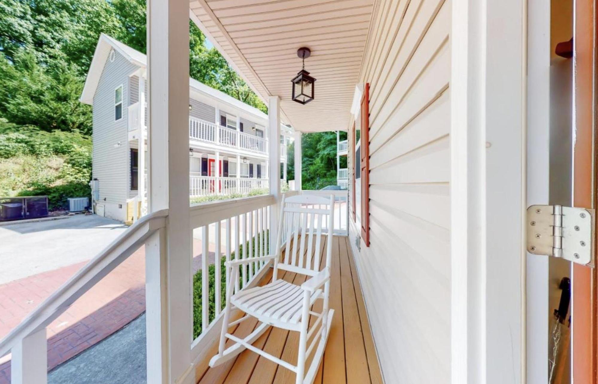 Holiday home Little Bear Is Located Only A Half-mile Away From Downtown Gatlinburg! Gatlinburg