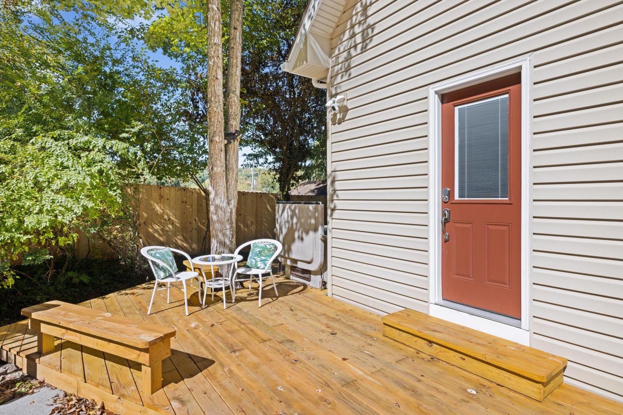 Little Bear Is Located Only A Half-mile Away From Downtown Gatlinburg! Holiday home