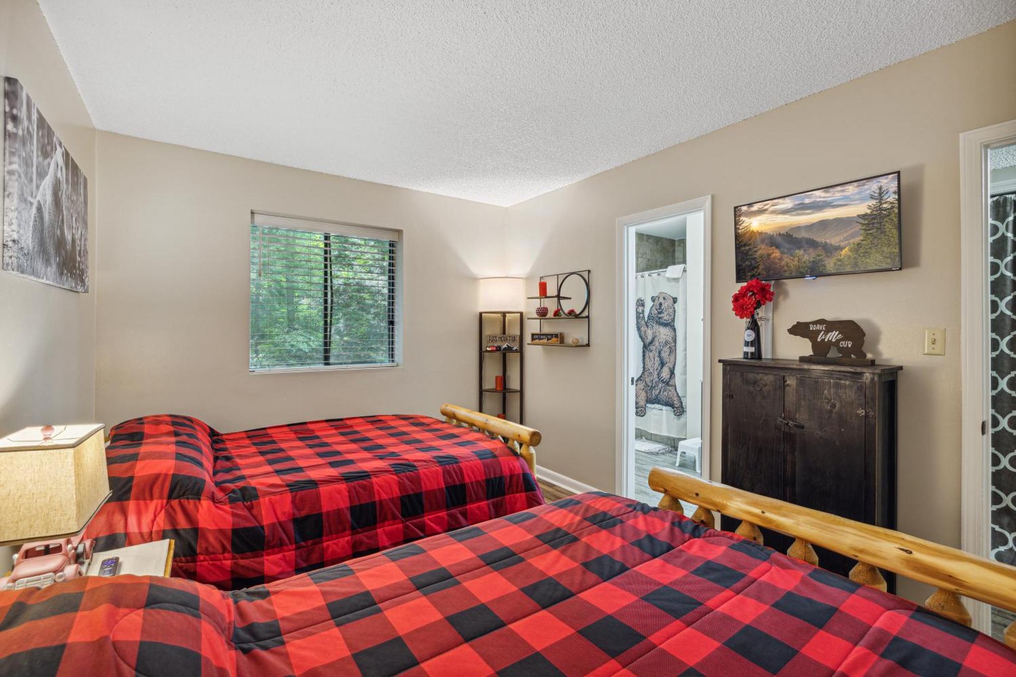 Obear Mountain Is A Newly Updated In Village Of Gatlinburg! *