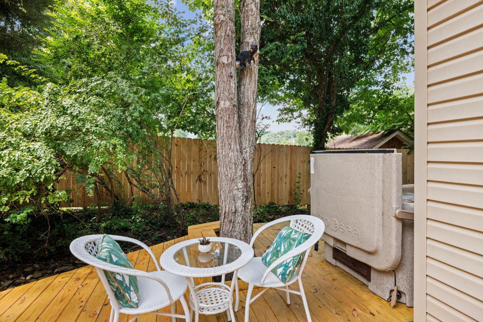 Little Bear Is Located Only A Half-mile Away From Downtown Gatlinburg! Gatlinburg