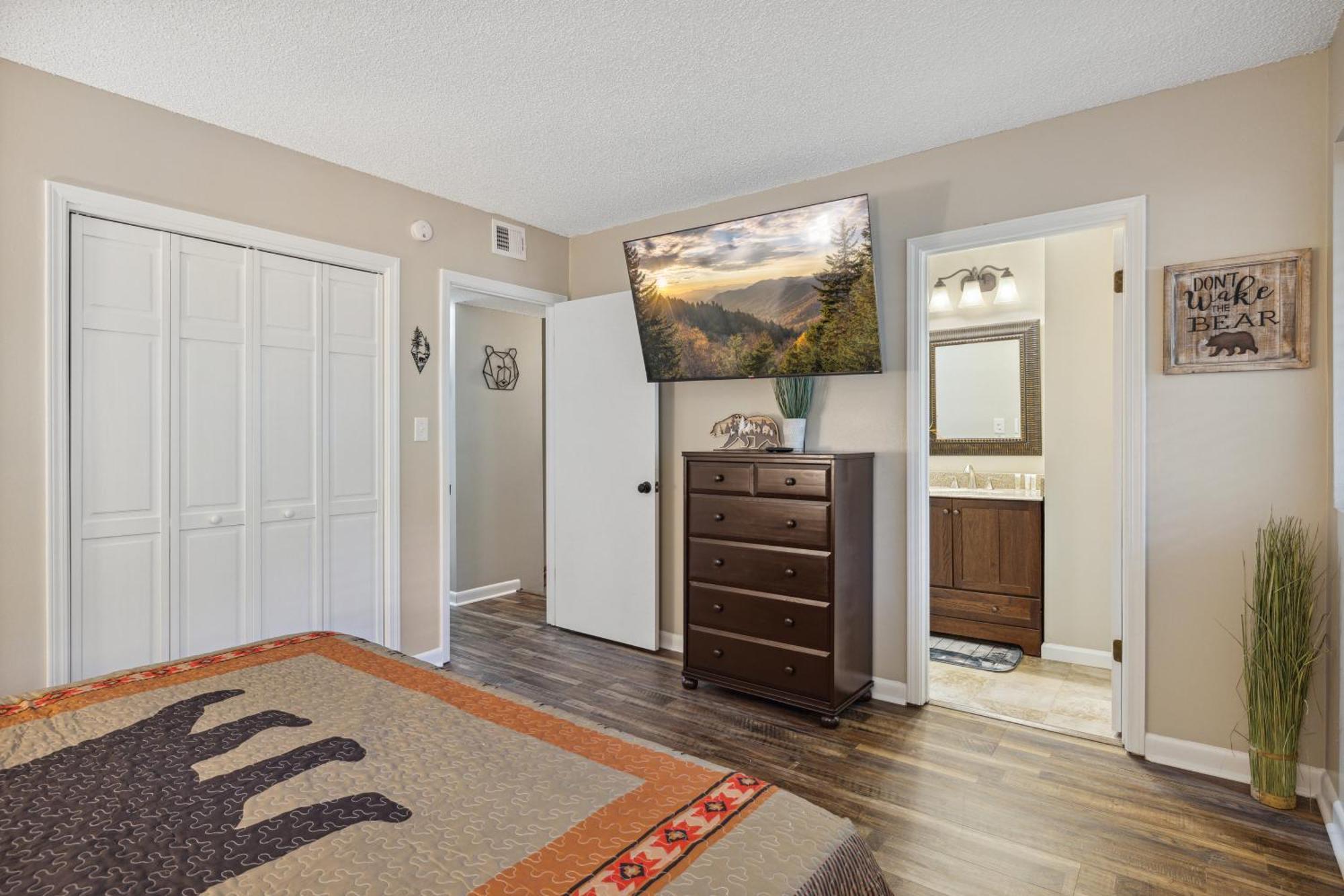Obear Mountain Is A Newly Updated In Village Of Gatlinburg! Gatlinburg