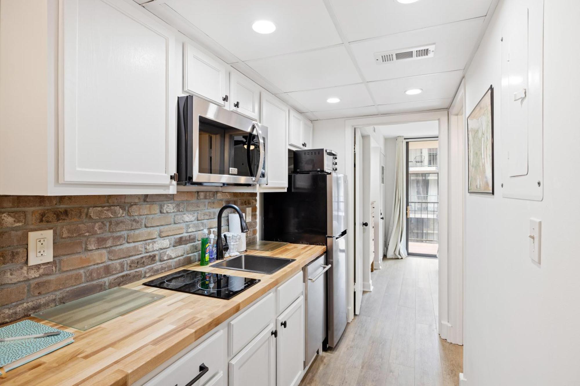 Beary Convenient Is A Newly Renovated King In The Heart Of With Pools Holiday home