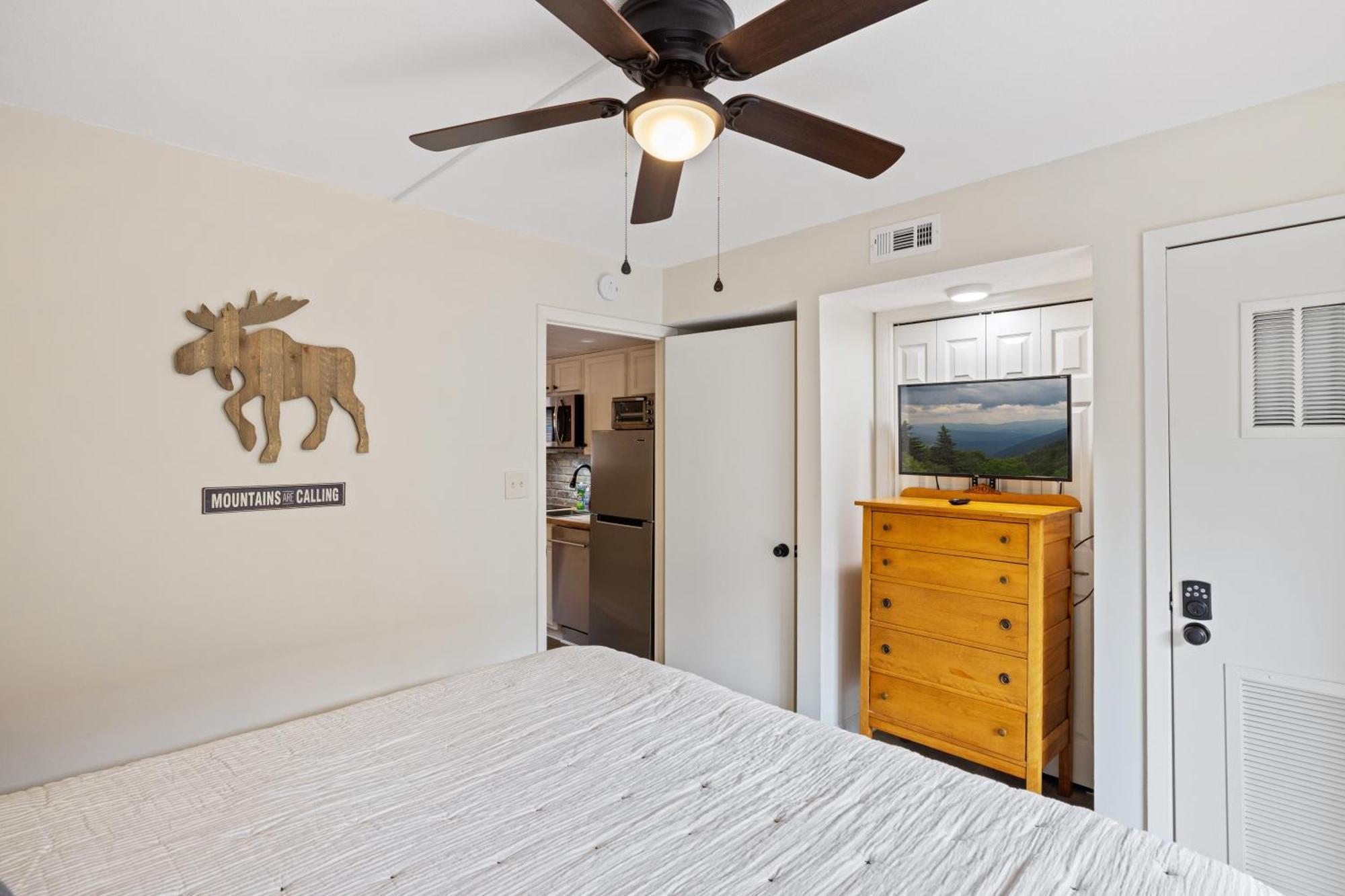 Beary Convenient Is A Newly Renovated King In The Heart Of With Pools
