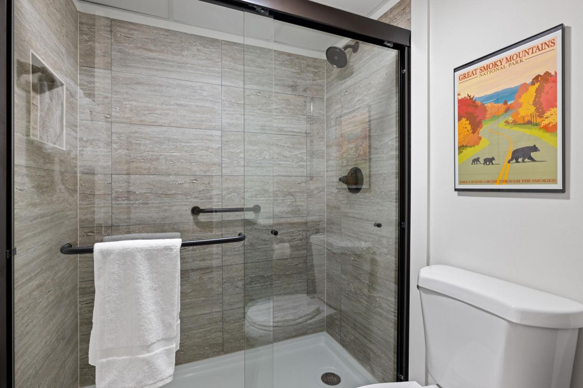 Beary Convenient Is A Newly Renovated King In The Heart Of With Pools Holiday home *