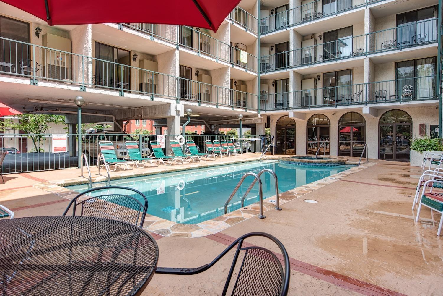 Holiday home Beary Convenient Is A Newly Renovated King In The Heart Of With Pools Gatlinburg