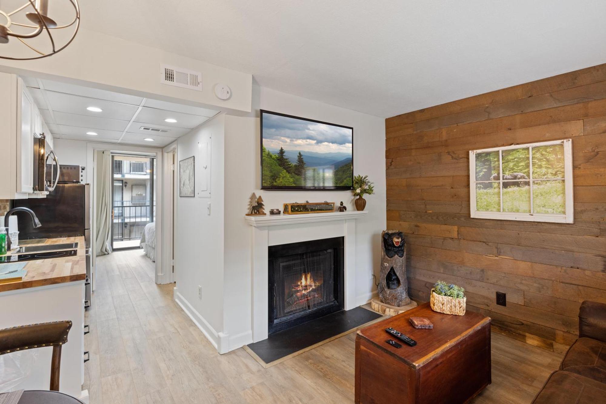 Holiday home Beary Convenient Is A Newly Renovated King In The Heart Of With Pools Gatlinburg