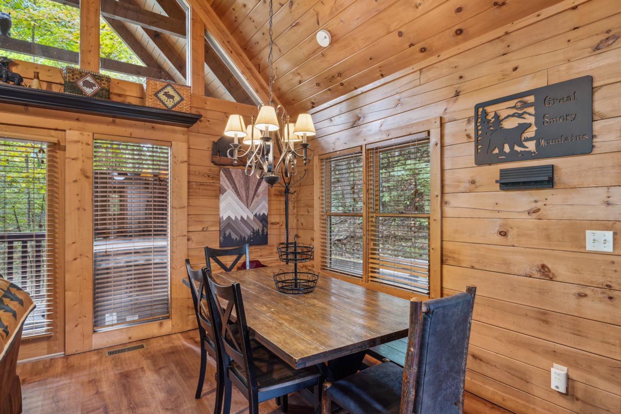 The Adventure Located In Black Bear Falls With 3 King Suites! Holiday home