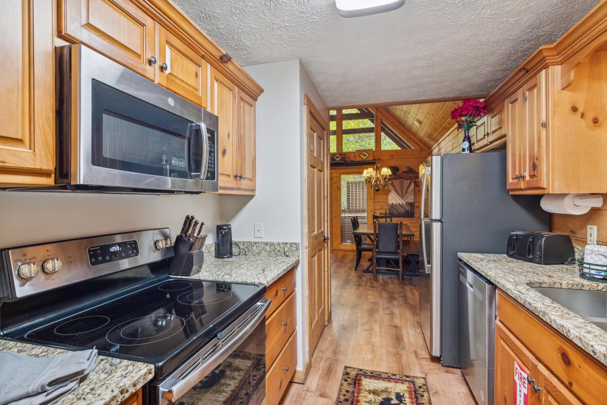 The Adventure Located In Black Bear Falls With 3 King Suites! Gatlinburg