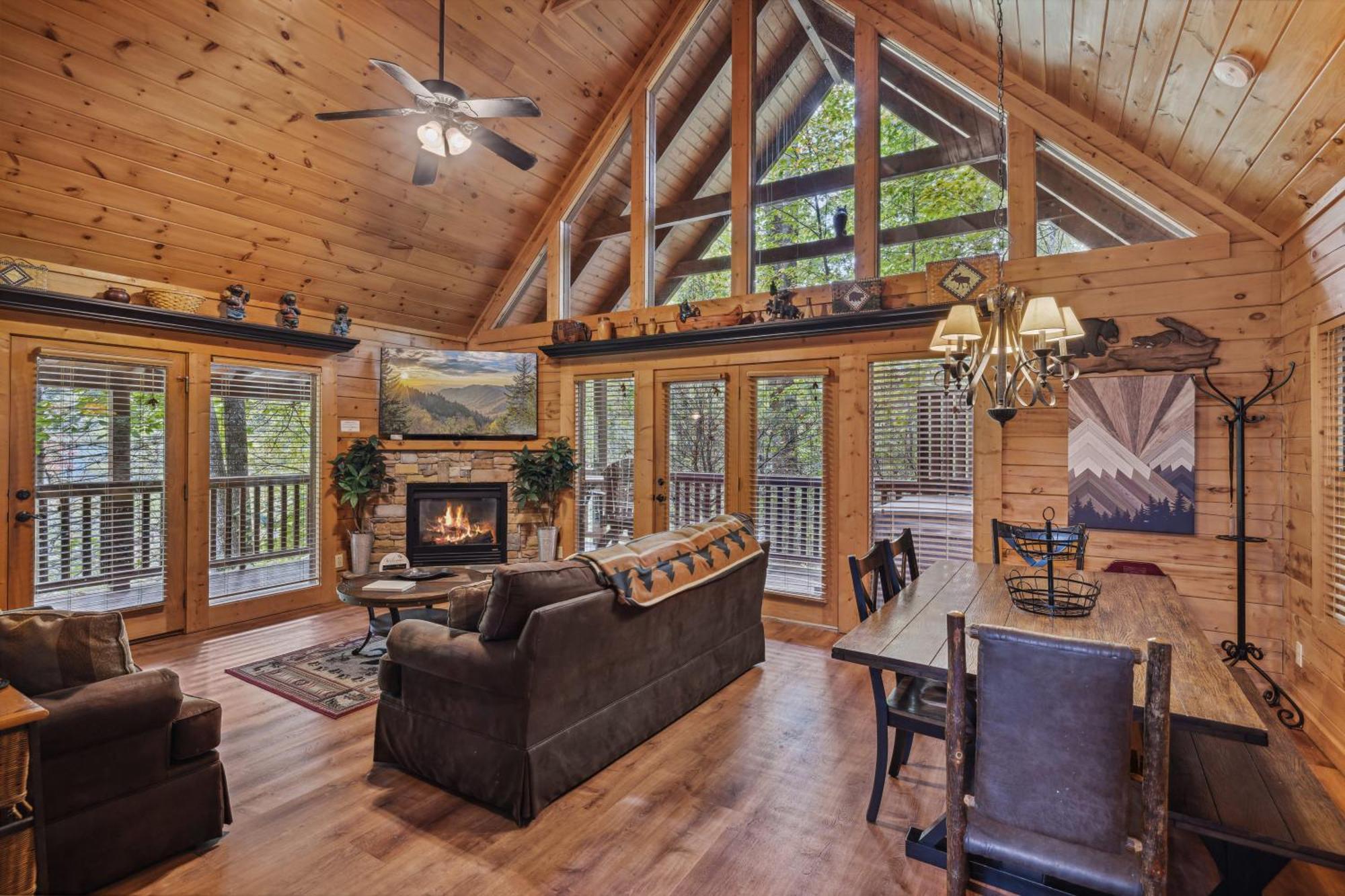 Holiday home The Adventure Located In Black Bear Falls With 3 King Suites!