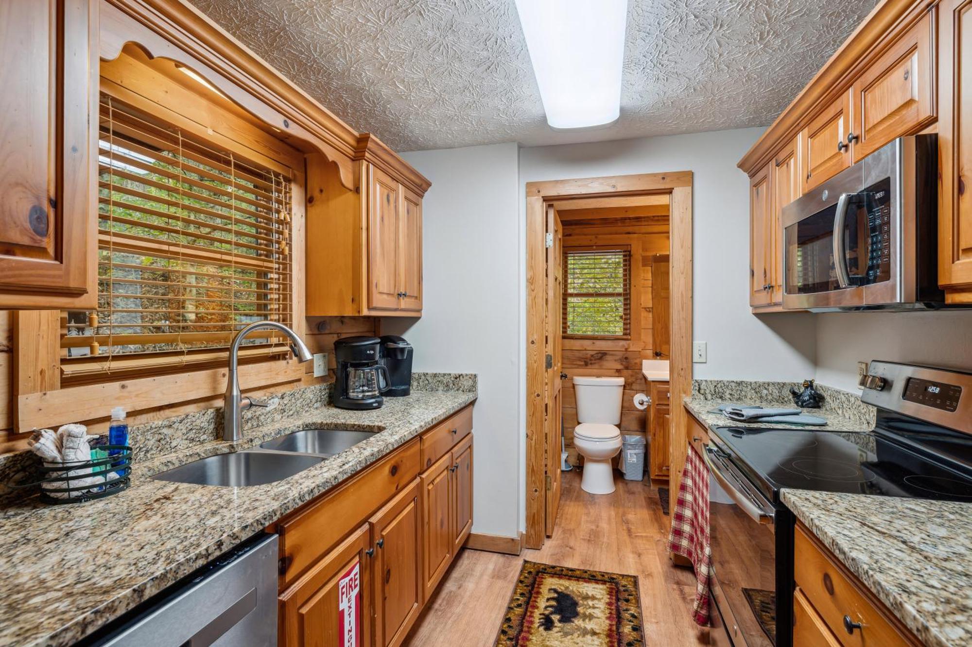The Adventure Located In Black Bear Falls With 3 King Suites! Holiday home Gatlinburg