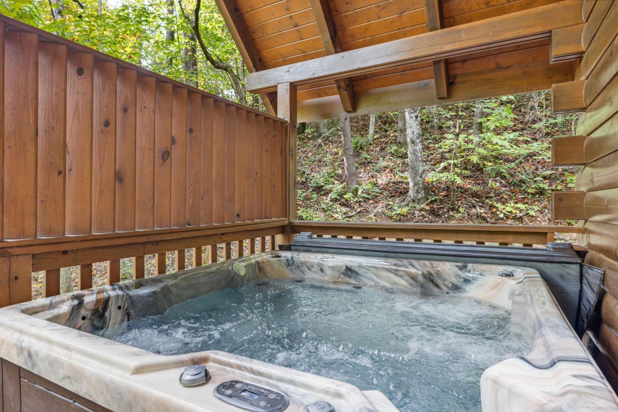 The Adventure Located In Black Bear Falls With 3 King Suites! Gatlinburg