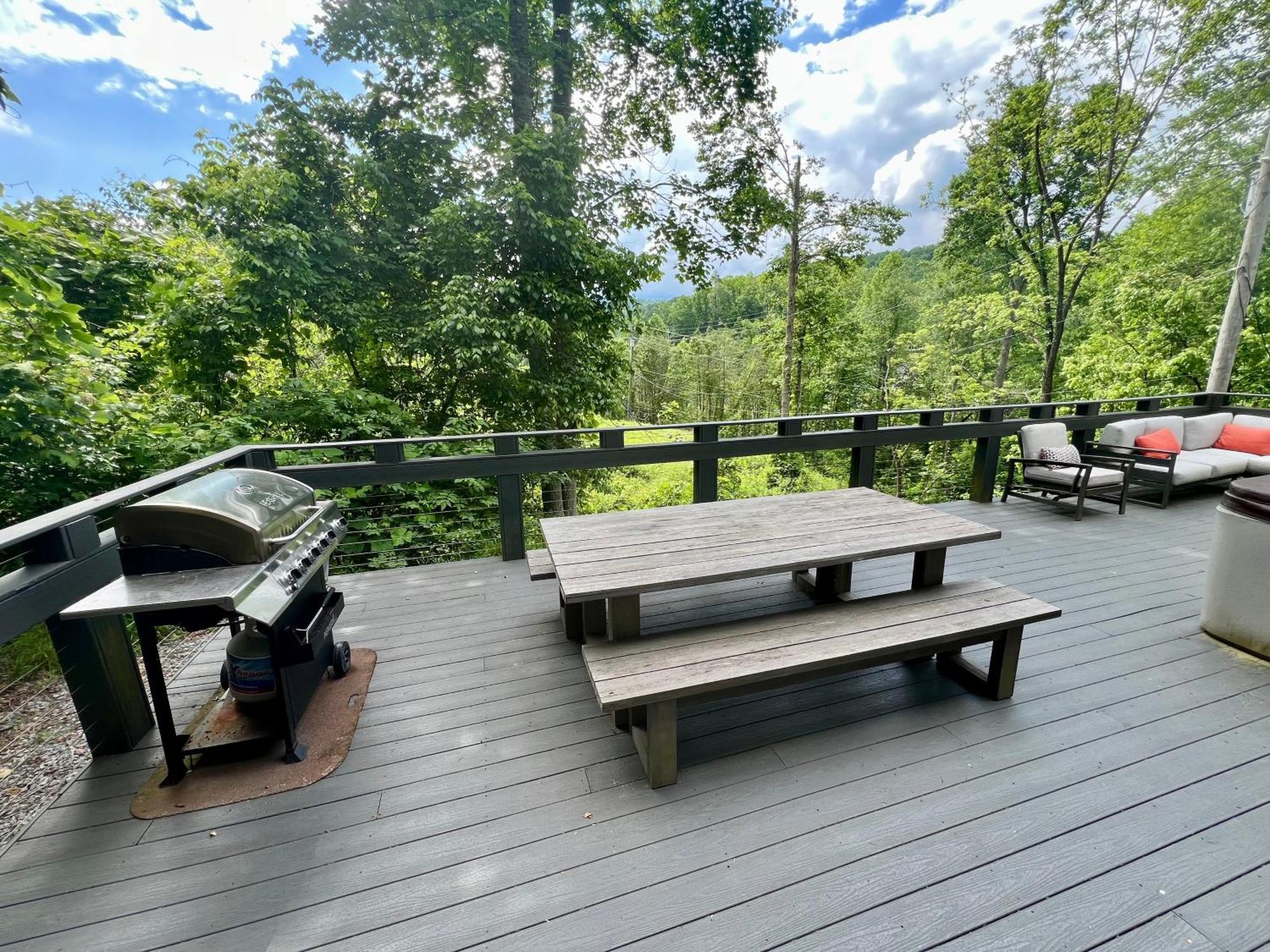 Experience Luxury At Smoky Mountain Hideaway, Just 5 Miles From Downtown Holiday home Gatlinburg
