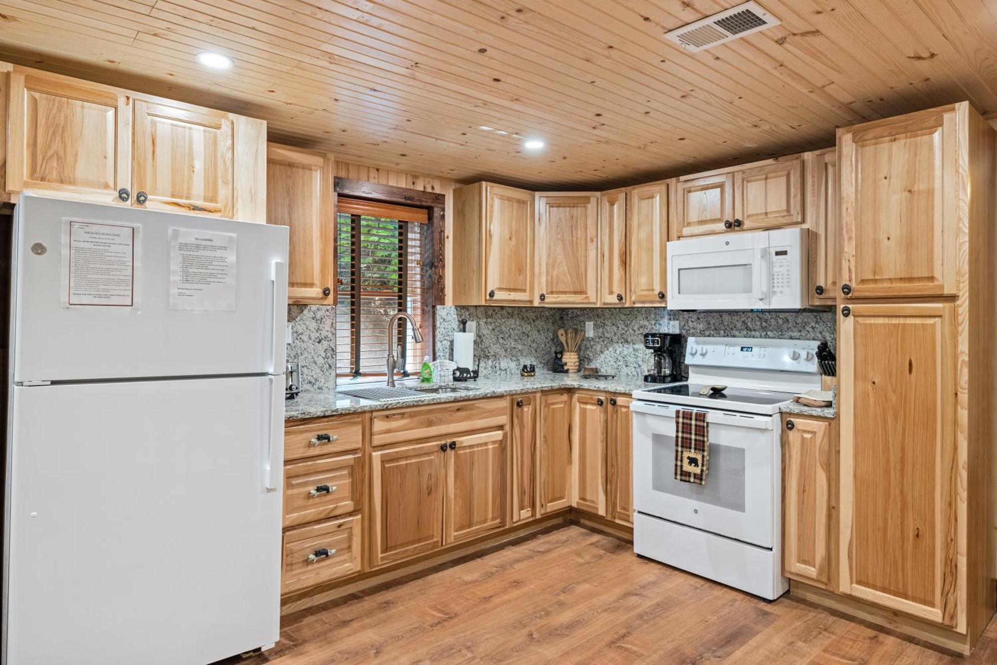 Lazy Bear Valley Is A Rustic Retreat Just Minutes From Gatlinburg! Holiday home *