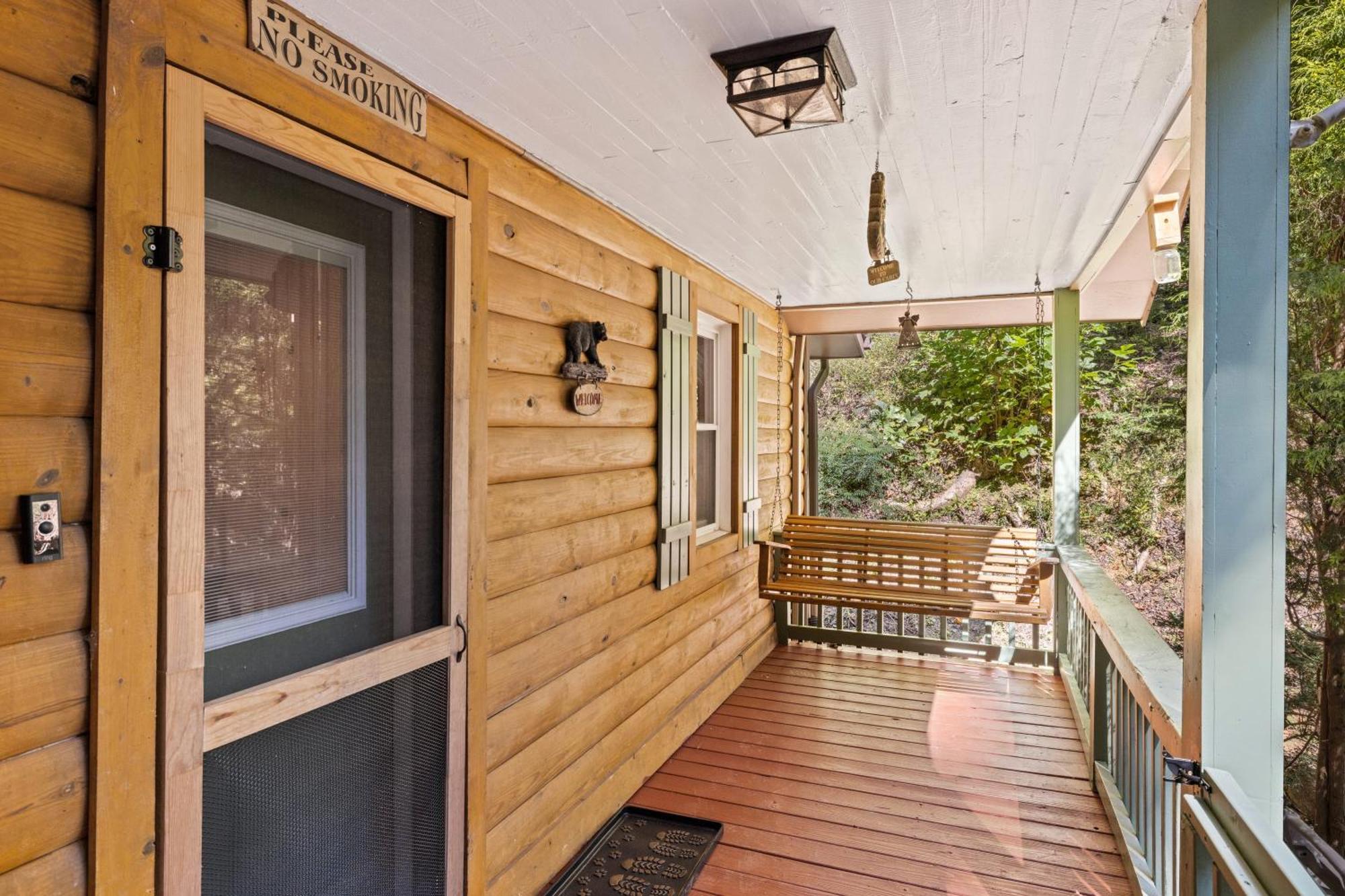 Lazy Bear Valley Is A Rustic Retreat Just Minutes From Gatlinburg! Holiday home