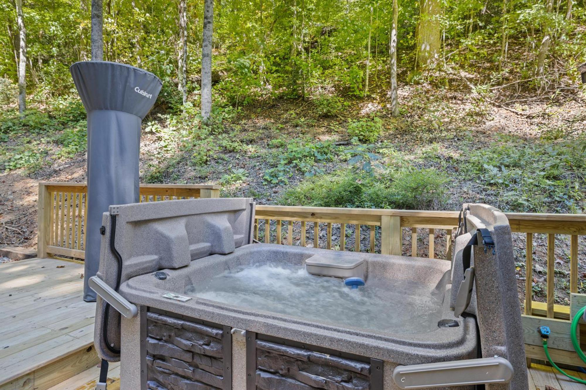 Lazy Bear Valley Is A Rustic Retreat Just Minutes From Gatlinburg! Gatlinburg