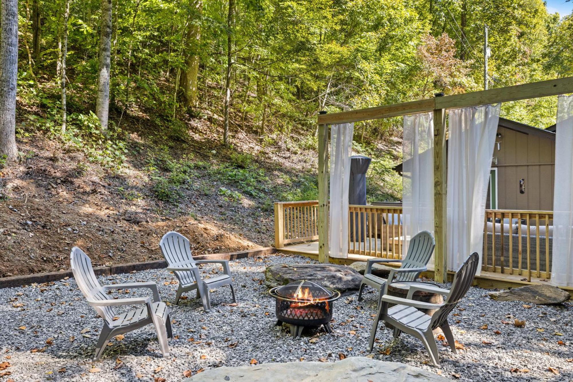Holiday home Lazy Bear Valley Is A Rustic Retreat Just Minutes From Gatlinburg! *