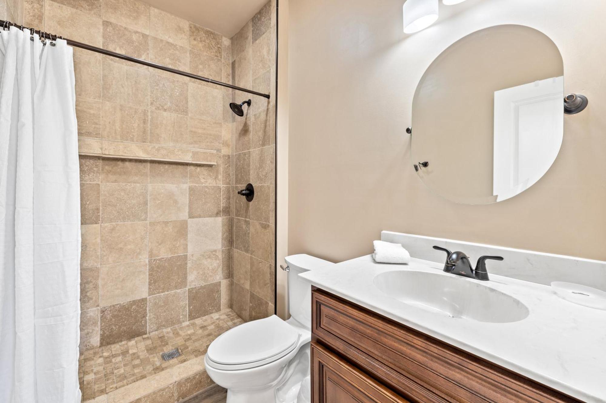 Bear Pass Is A 3 Bed 2 Bath Craftsman Style Located Within Walking Distance To Dt Holiday home