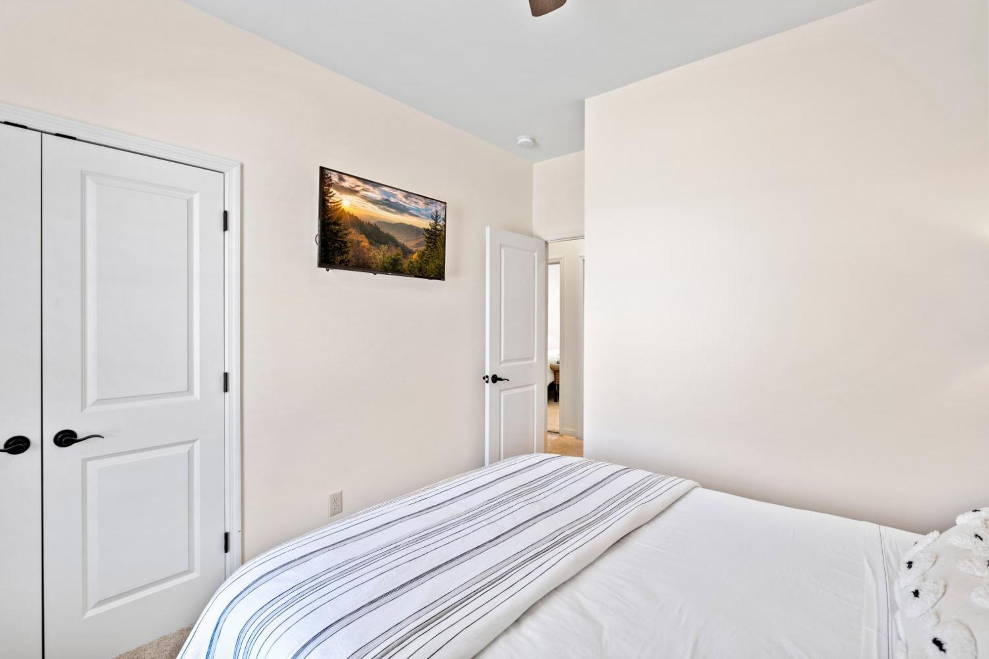 Holiday home Bear Pass Is A 3 Bed 2 Bath Craftsman Style Located Within Walking Distance To Dt *