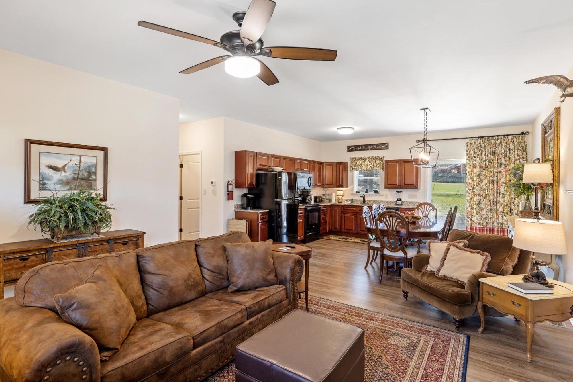 Holiday home Bear Pass Is A 3 Bed 2 Bath Craftsman Style Located Within Walking Distance To Dt *