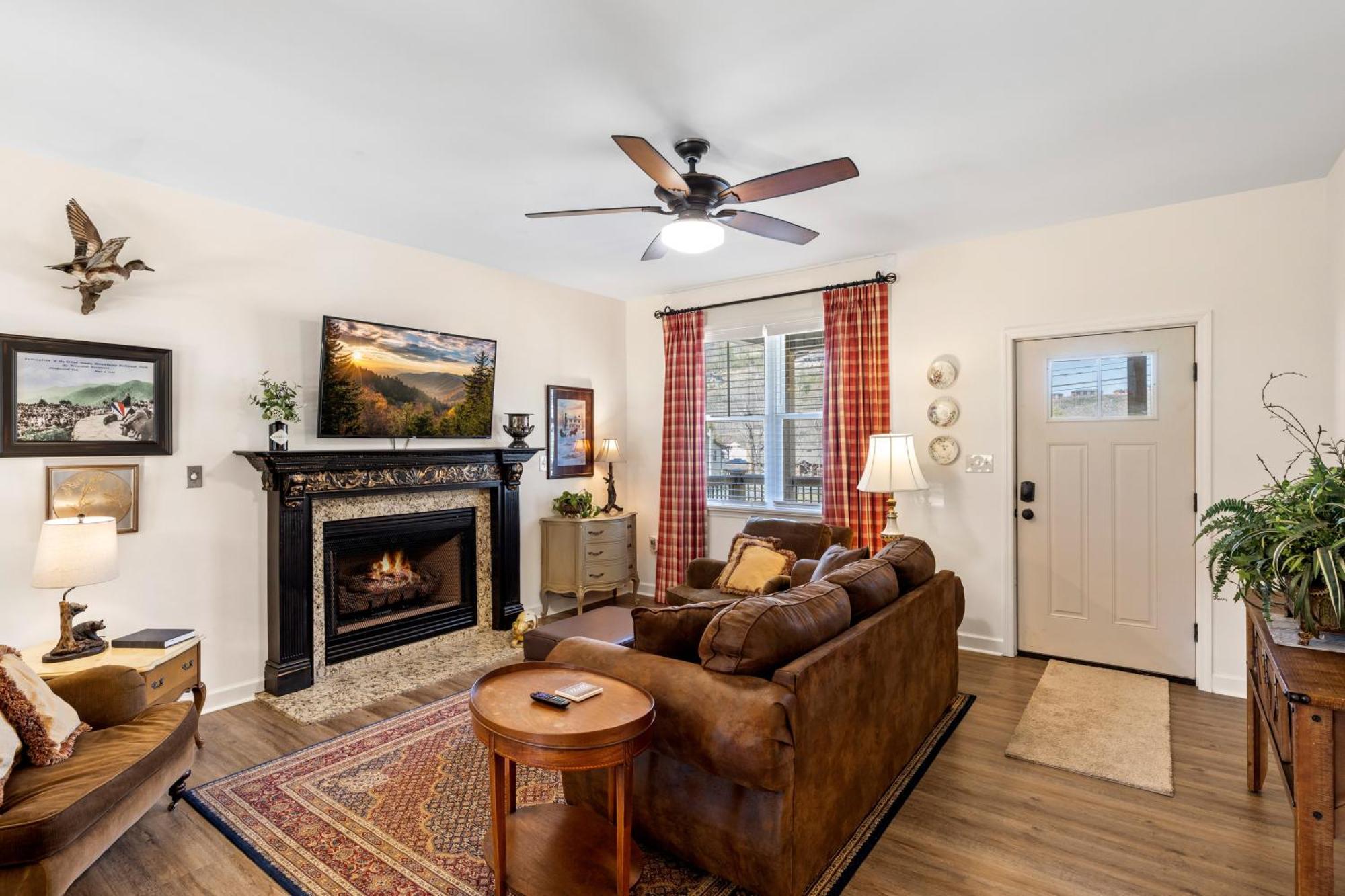 Holiday home Bear Pass Is A 3 Bed 2 Bath Craftsman Style Located Within Walking Distance To Dt Gatlinburg
