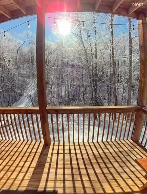 Holiday home Cabin, Hot Tub, Arcade Games! Sleeps 8! Gatlinburg