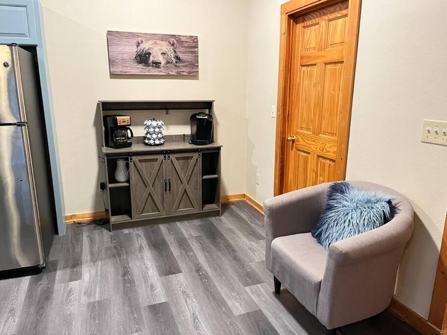 Holiday home Cabin, Hot Tub, Arcade Games! Sleeps 8! *