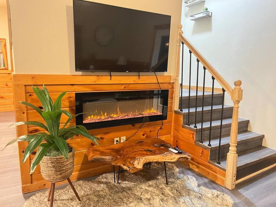 Holiday home Cabin, Hot Tub, Arcade Games! Sleeps 8! *
