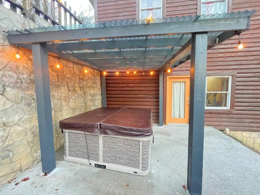 Holiday home Cabin, Hot Tub, Arcade Games! Sleeps 8! *