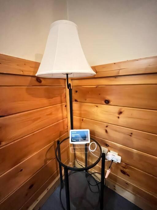 Holiday home Cabin, Hot Tub, Arcade Games! Sleeps 8!