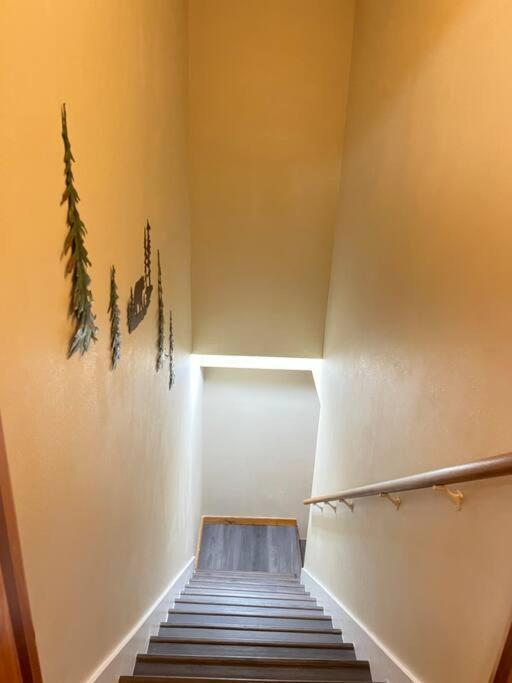 Cabin, Hot Tub, Arcade Games! Sleeps 8! Holiday home *