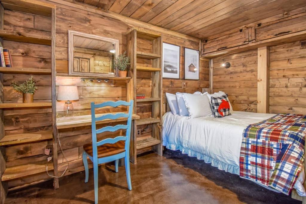 Bear Sightings! 8 Mins To Downtown Gatlinburg, Kids Cave, Theatre, Treehouse! Holiday home *