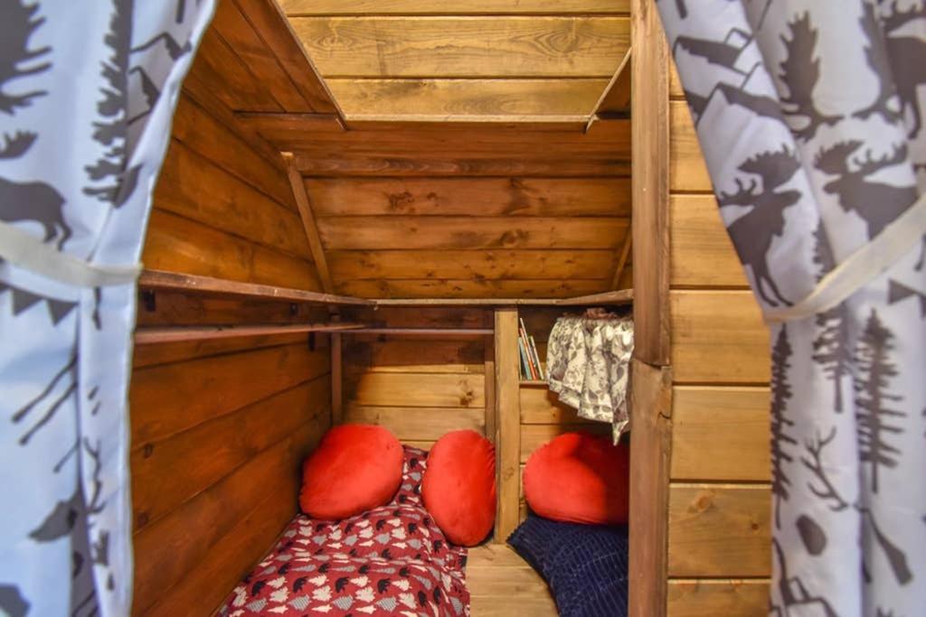 Bear Sightings! 8 Mins To Downtown Gatlinburg, Kids Cave, Theatre, Treehouse! Holiday home *