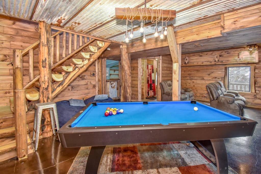 Bear Sightings! 8 Mins To Downtown Gatlinburg, Kids Cave, Theatre, Treehouse! *