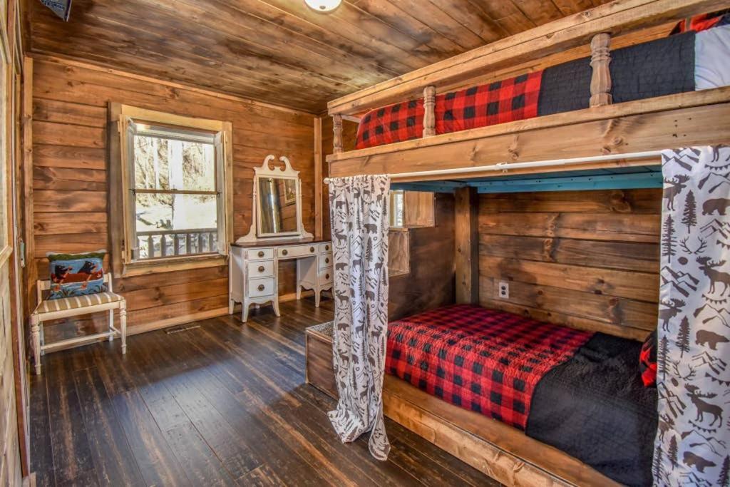 Bear Sightings! 8 Mins To Downtown Gatlinburg, Kids Cave, Theatre, Treehouse! * Gatlinburg