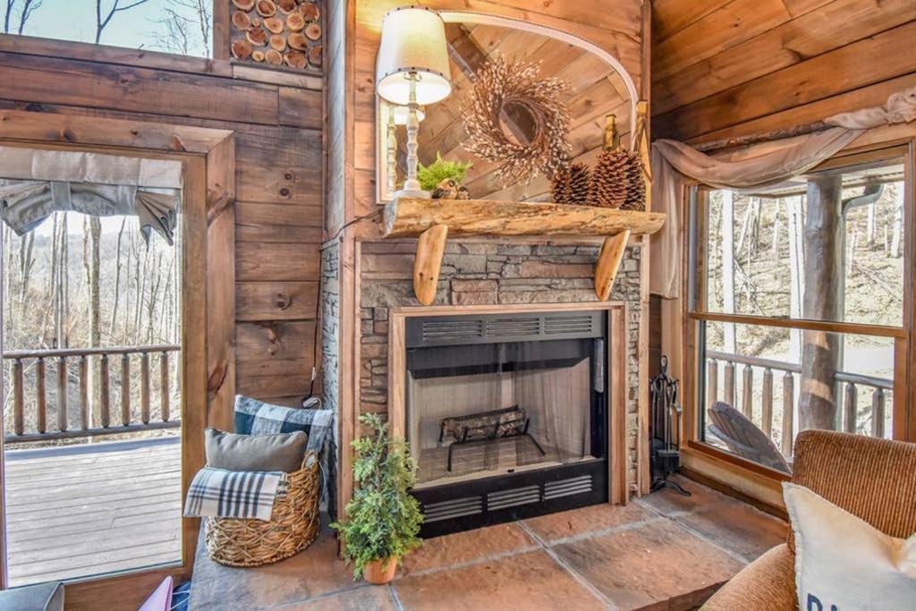 Holiday home Bear Sightings! 8 Mins To Downtown Gatlinburg, Kids Cave, Theatre, Treehouse!