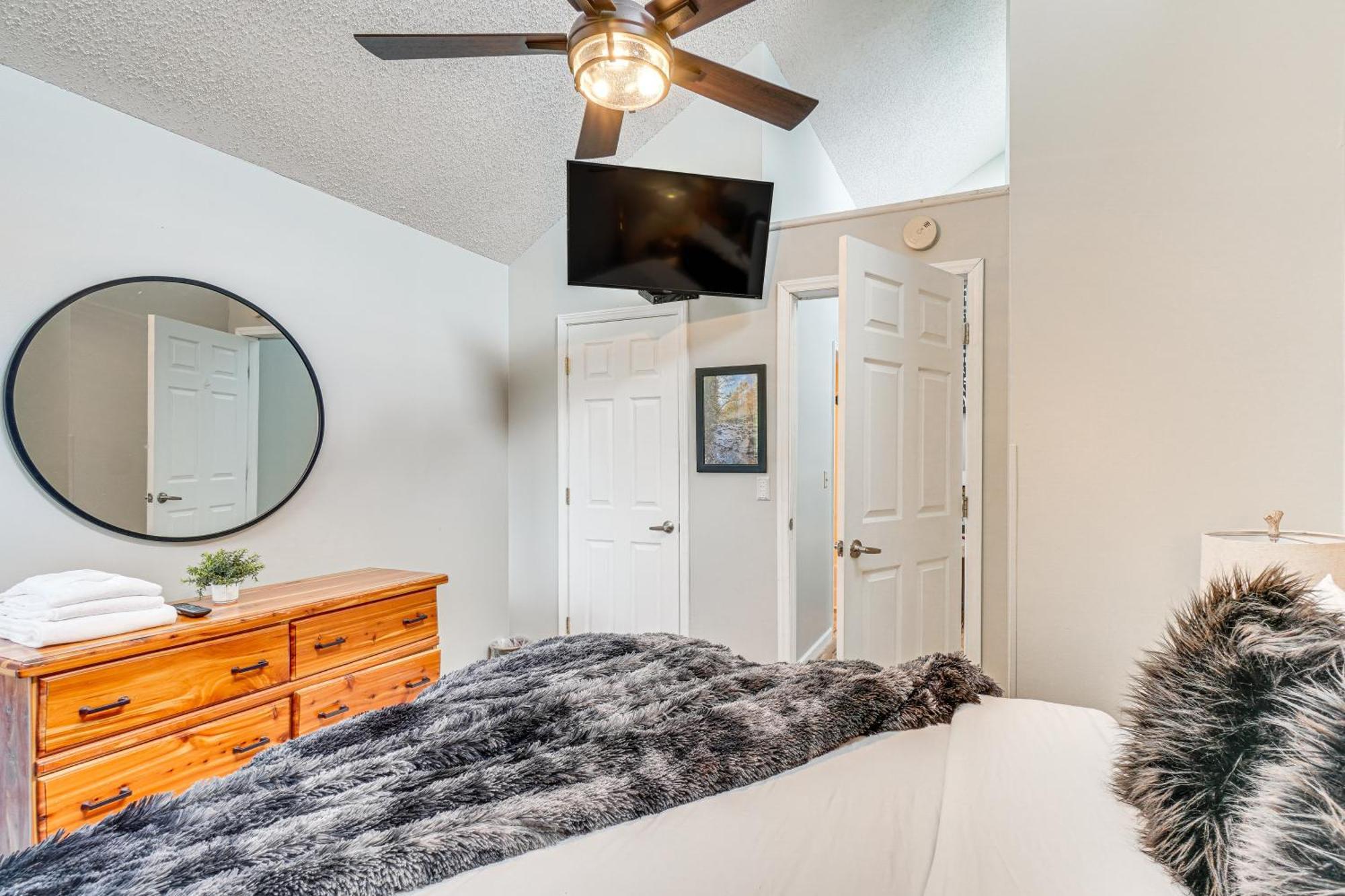 Apartment Downtown With Mountain-view Balcony *